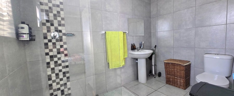 4 Bedroom Property for Sale in Kleinbaai Western Cape